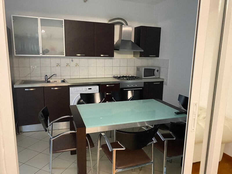 Herastrau, Gafencu Grand Residence 2010, Francez, 2 camere 70mp, Parcare